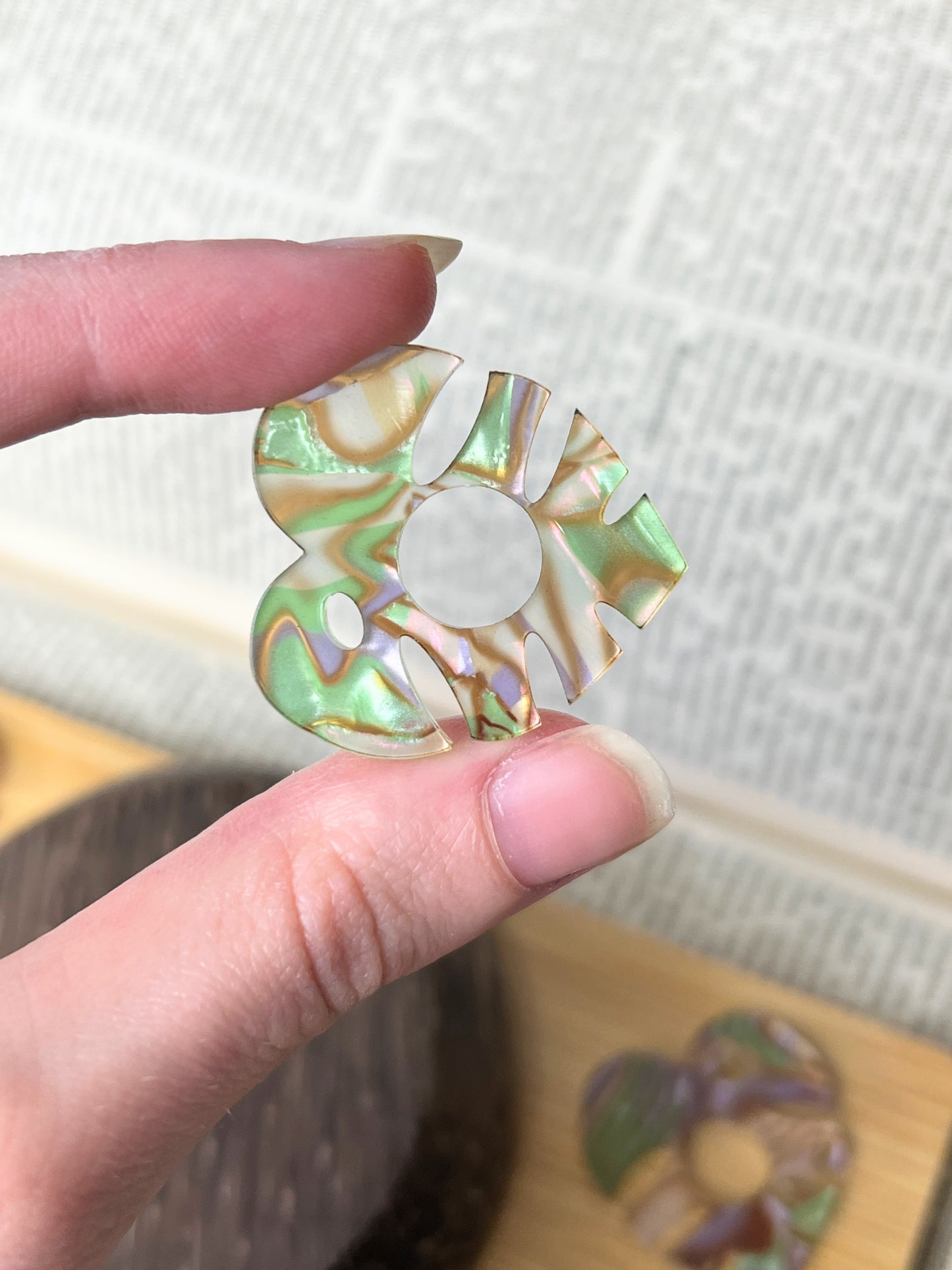 Mini Kugel Standfuß im Monstera Design /Bunt