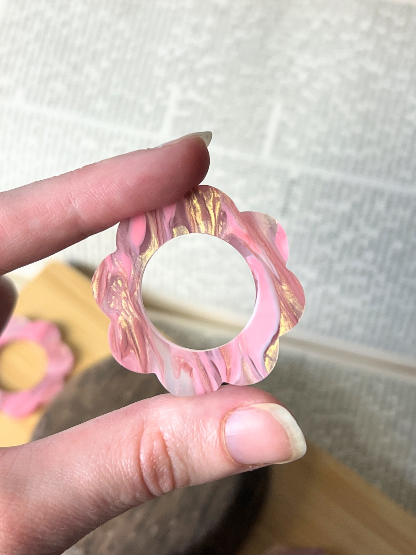 Kugel Standfuß im Blumen Design / rosa lila gold