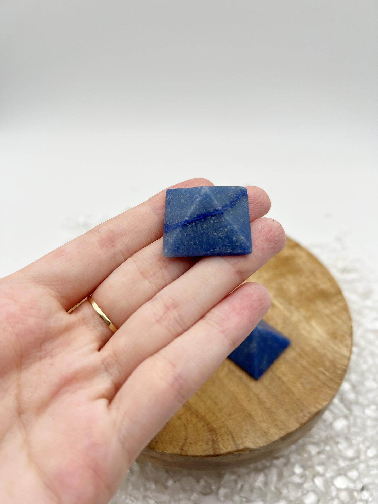 Blauquarz Pyramide 2-2,5cm