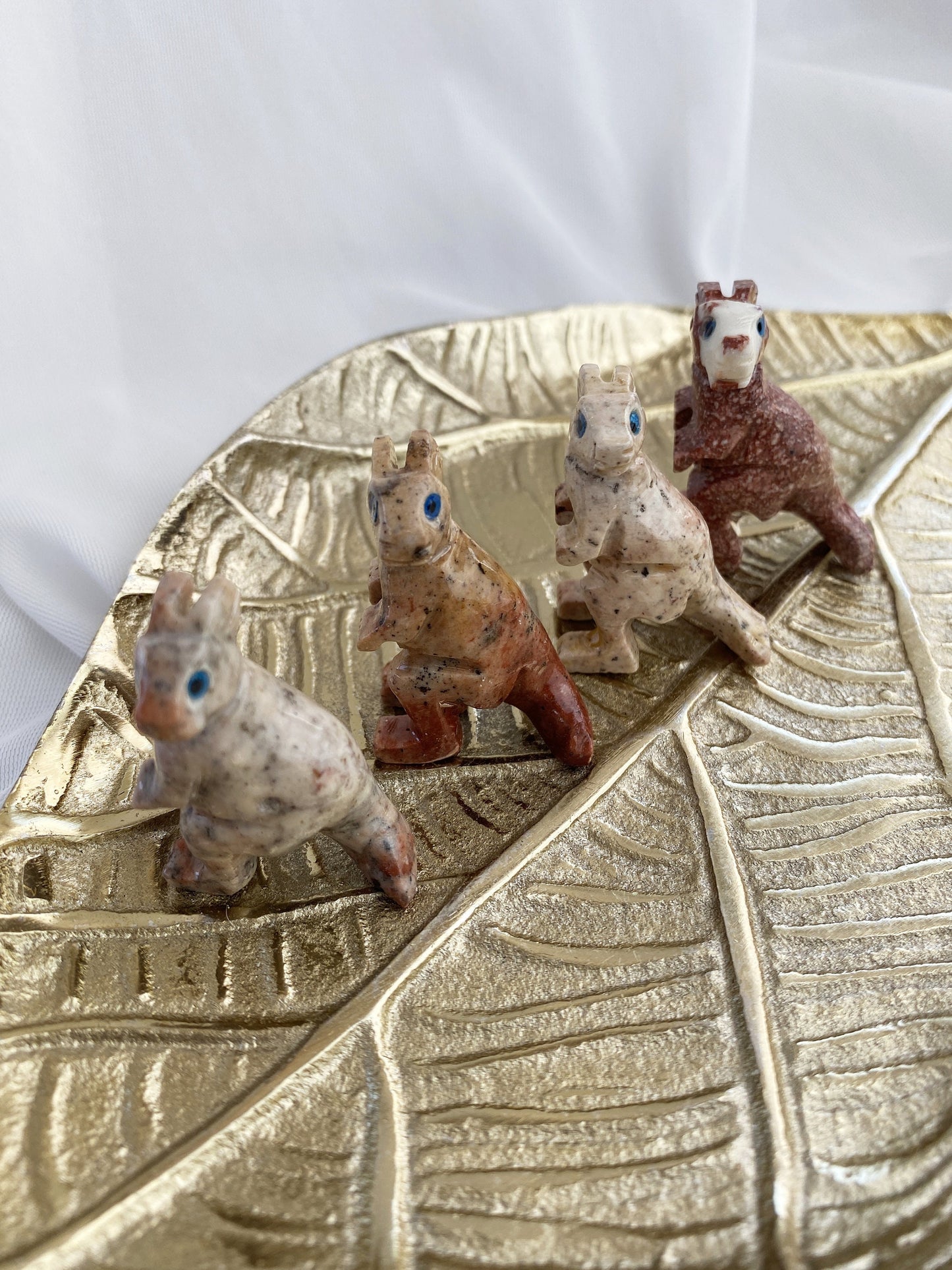 Steatit Känguru ca. 3.3 cm / Farbe variiert